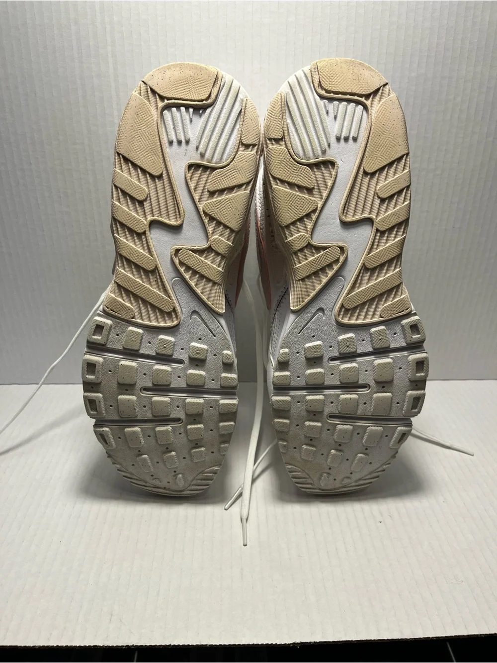 Nike Air Max Excee Womens White and Pink Shoe Size 11